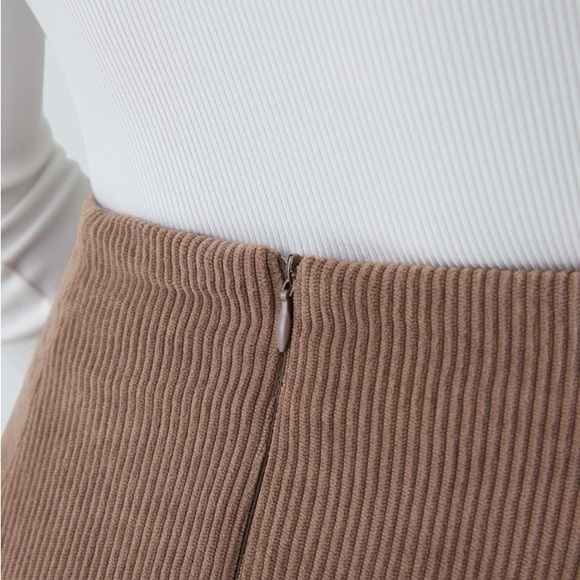 Halara High Waisted 2-in-1 A Line Mini Corduroy ACORN Medium Casual Skirt - Picture 6 of 11